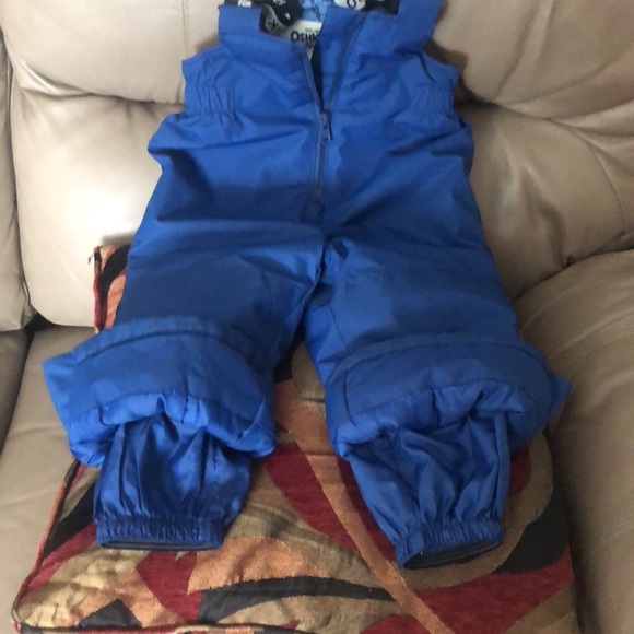 OSHKOSH B’gosh snowsuit…24 months, however, made big. - Picture 8 of 8